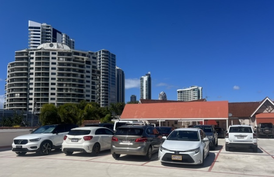 Parking area near Travel Call in Main Beach